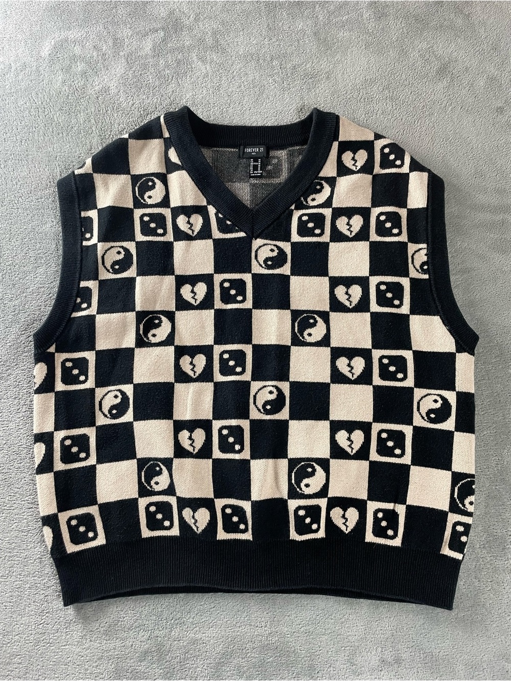 Sweater Vest Men’s M Black Cream Check Yin Yang Broken Heart Dice Forever 21 Men
